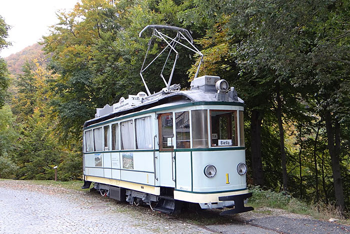 ww2-vintage-tram